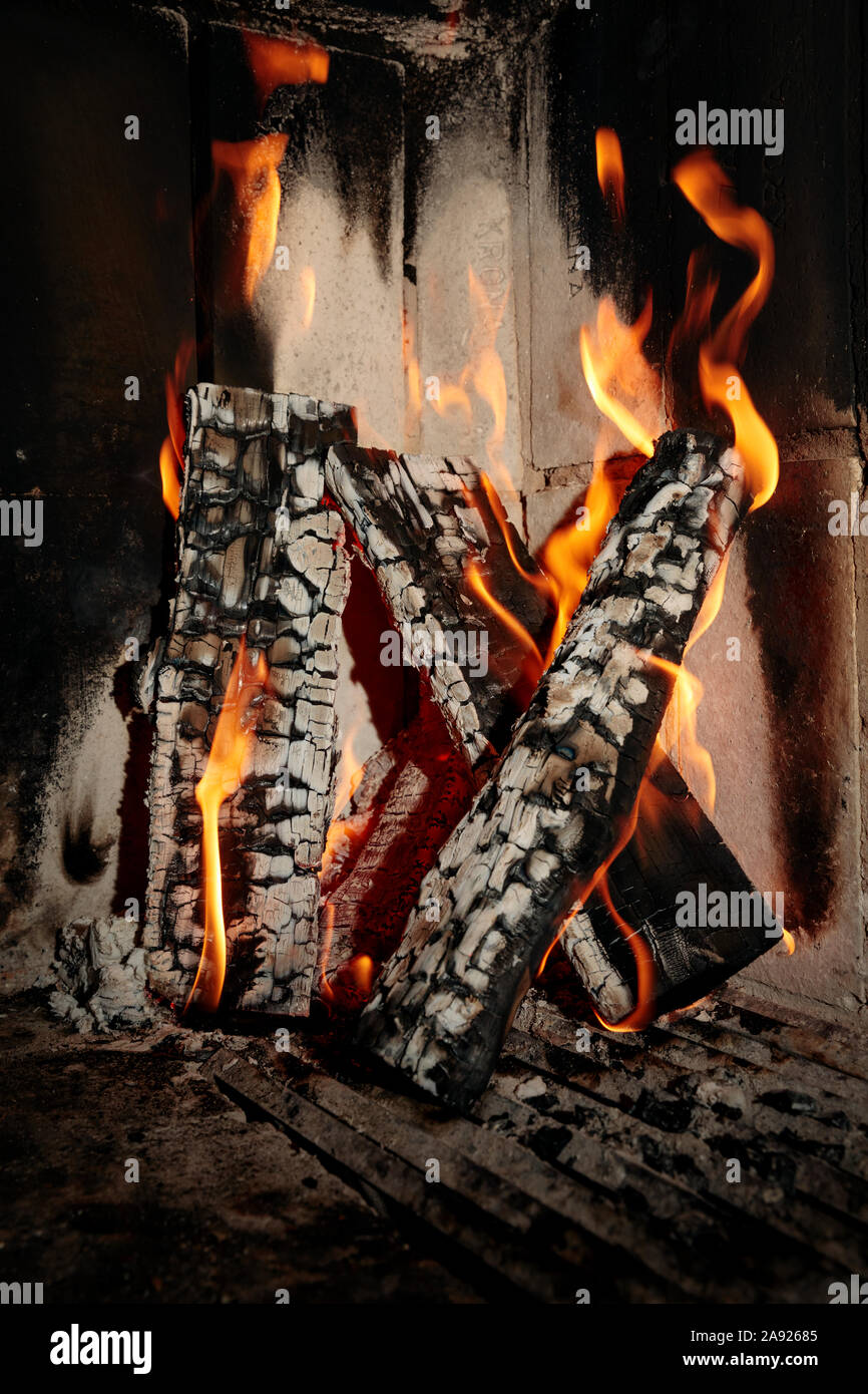 Charcoal logs hires stock photography and images Alamy