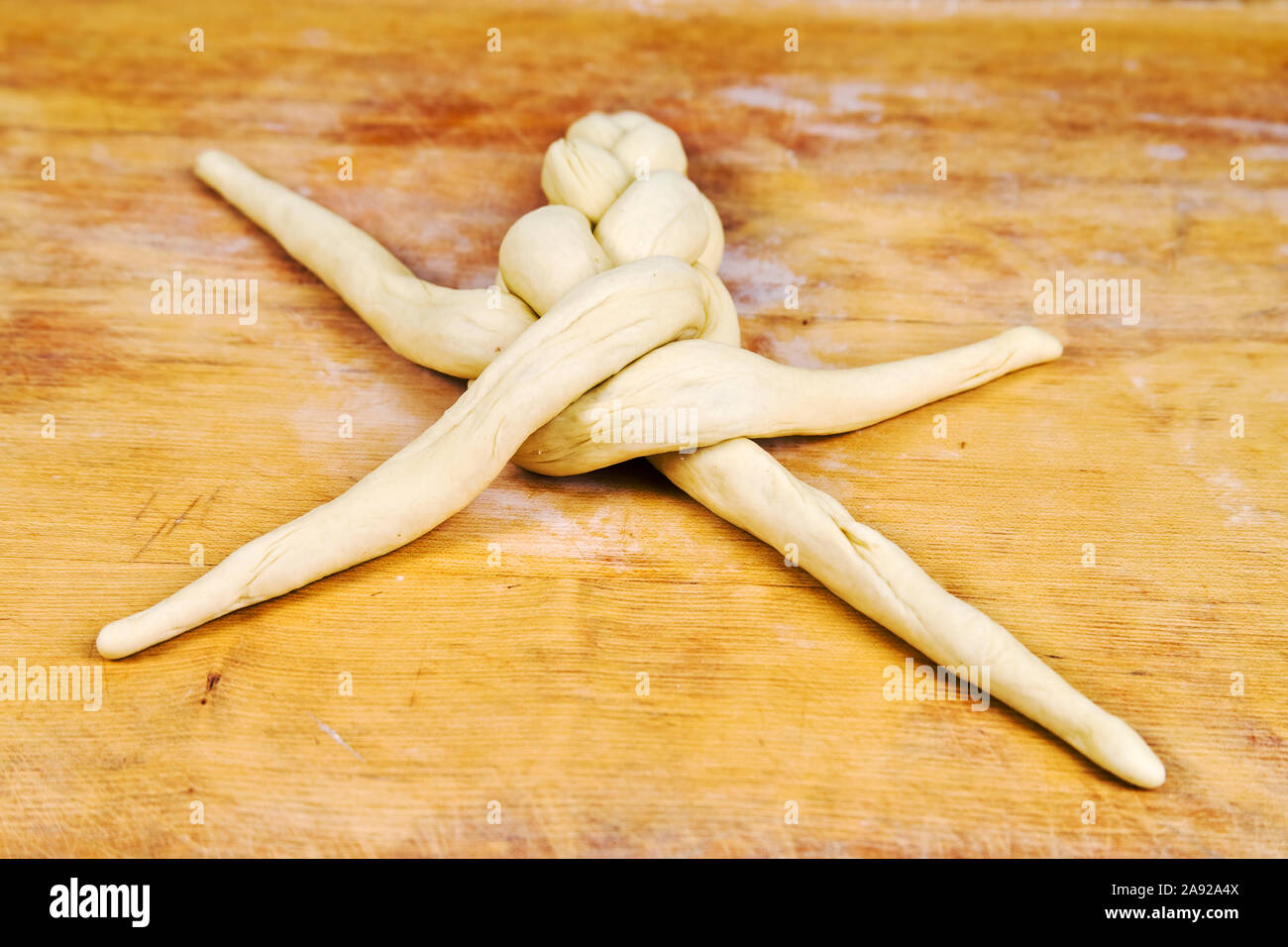 Flechten von einem Butterzopf Stock Photo