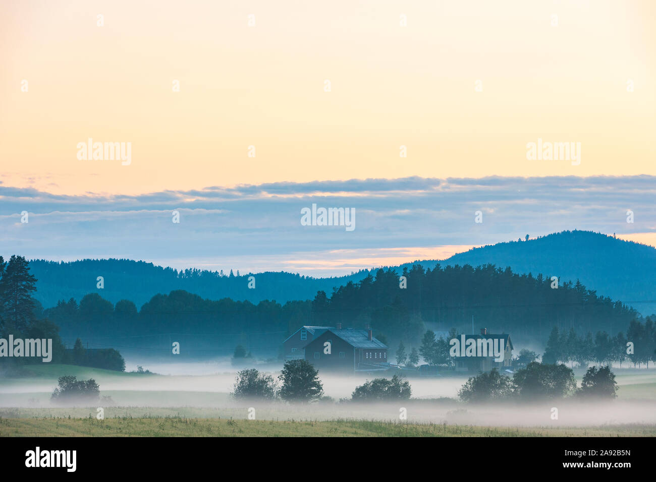 Fog landscape house hi-res stock photography and images - Alamy
