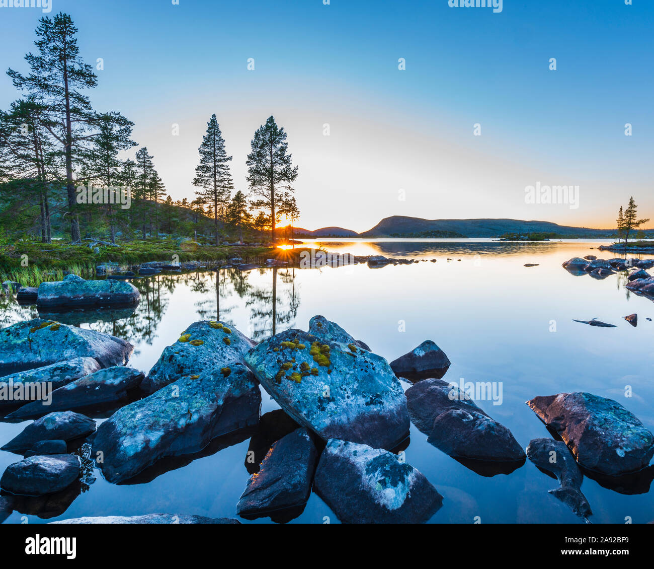 Big clear lake hi-res stock photography and images - Alamy