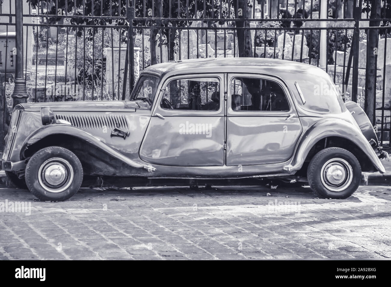 Black and white picture of the vintage car Stock Photo - Alamy