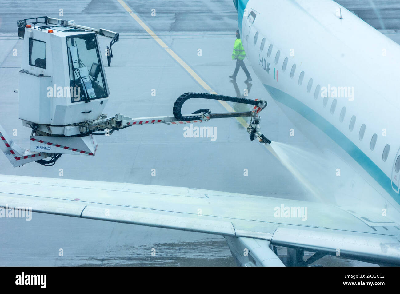 De icing plane wings hires stock photography and images Alamy