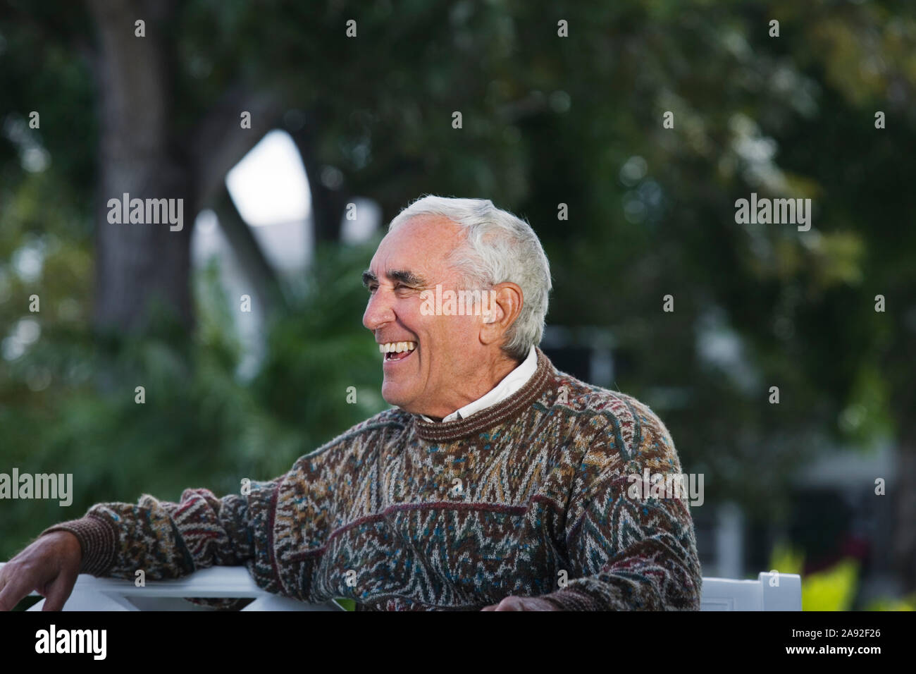 Side view caucasian senior man hi-res stock photography and images - Alamy