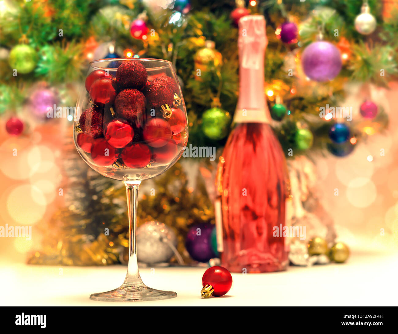 Featured image of post Huge Glass Of Wine Image - Find over 100+ of the best free wine glass images.