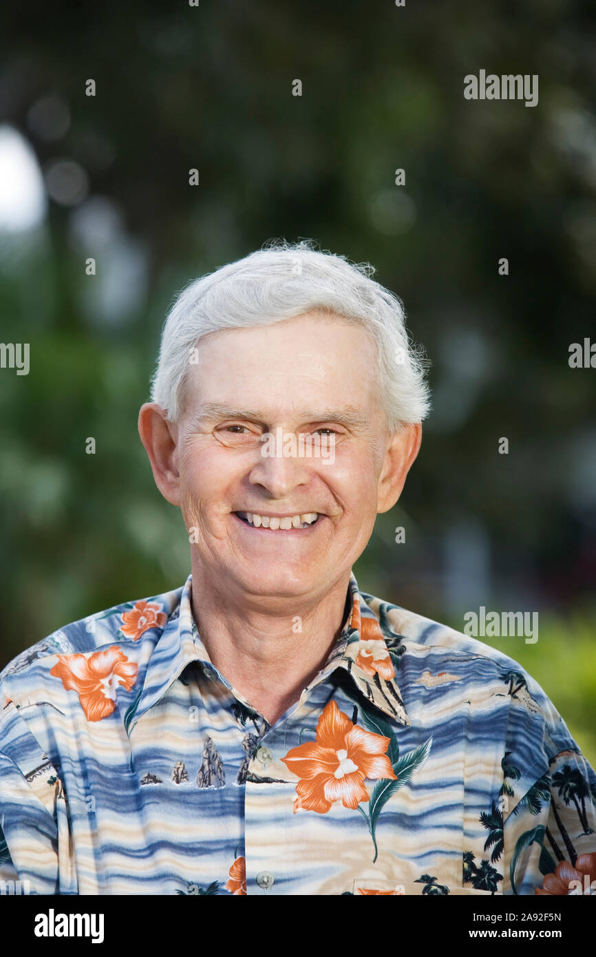 Portrait smile happy senior hi-res stock photography and images - Alamy
