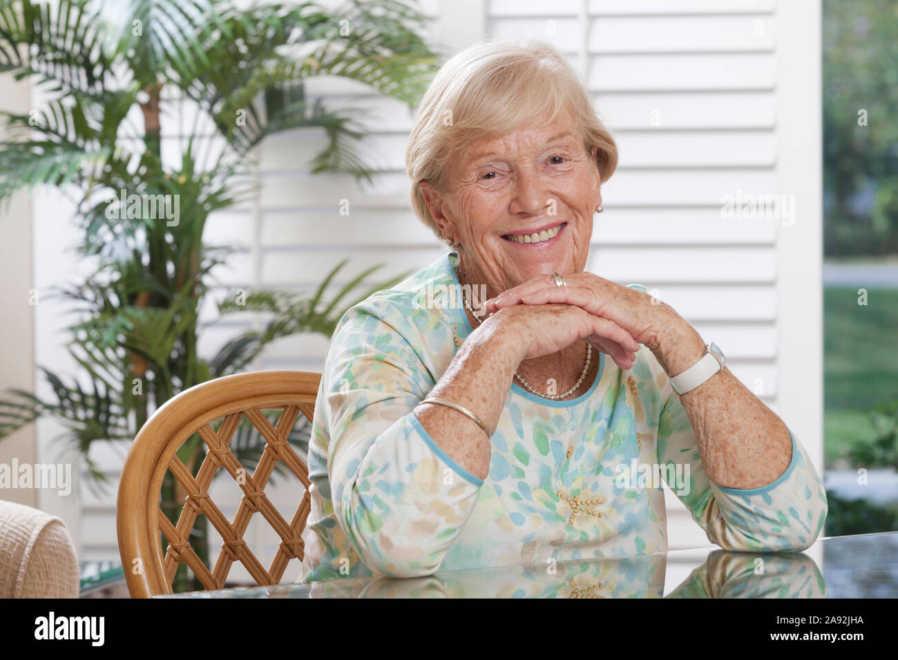 Senior smiling retirement hi-res stock photography and images - Alamy