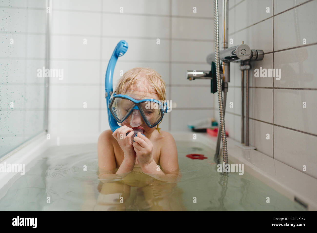 Scuba mask boys hi-res stock photography and images - Alamy