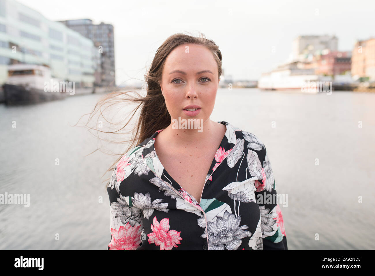 Woman in floral shirt hi-res stock photography and images - Alamy