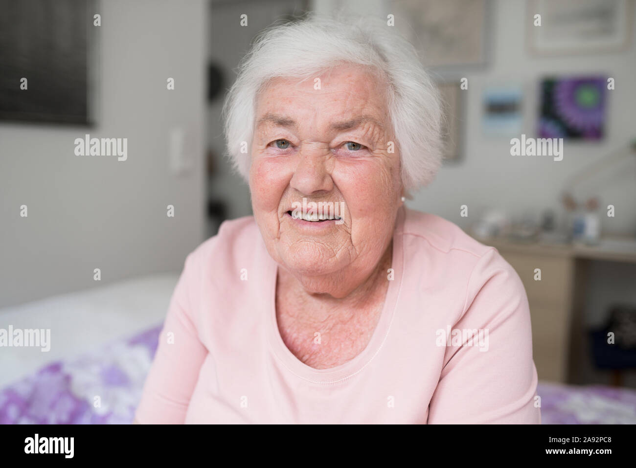 Grey haired old woman hi-res stock photography and images - Alamy