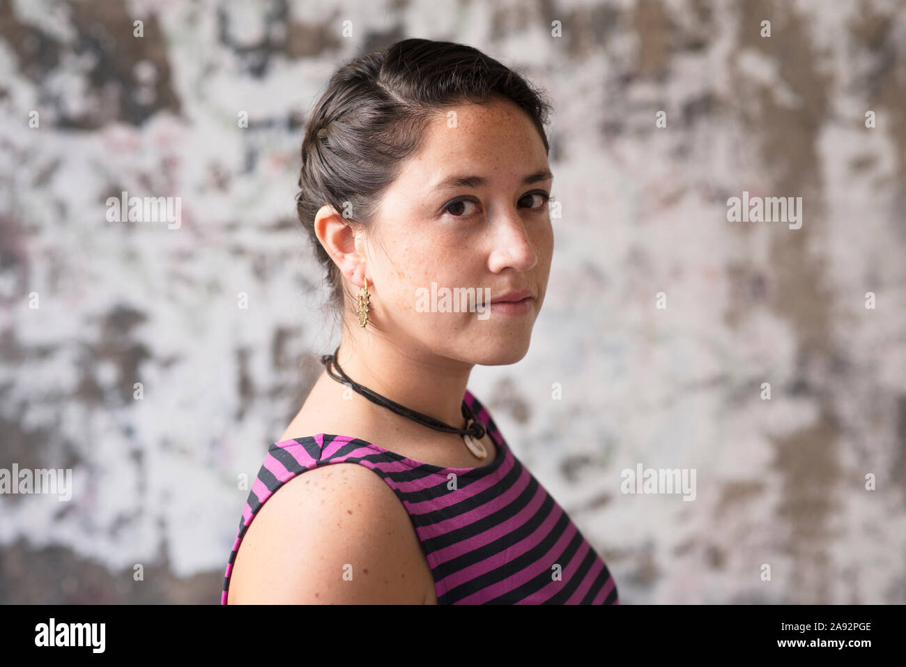 Young brunette woman head shoulders hi-res stock photography and images ...