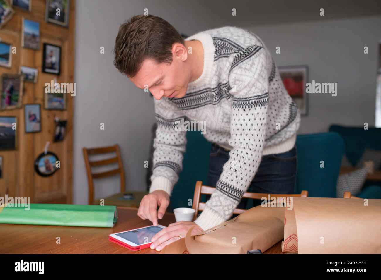 Digital communication contact hi-res stock photography and images - Alamy