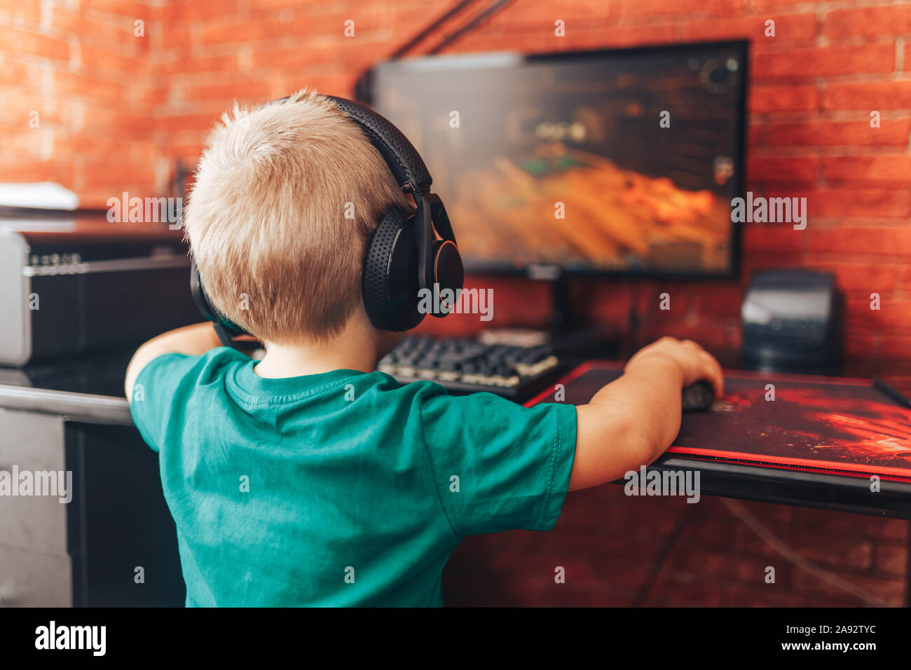 Дети Играющие В Порно