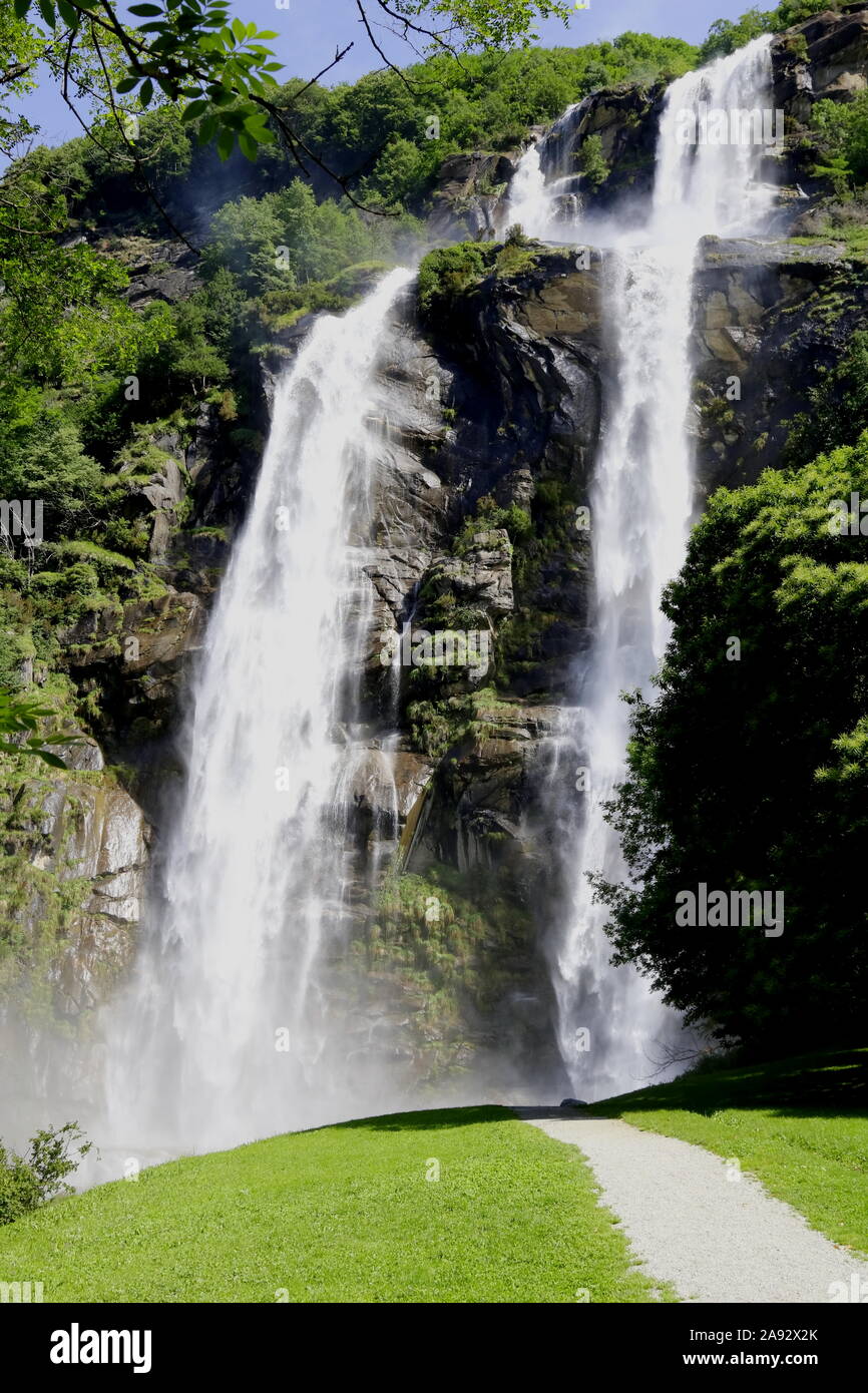 Acquafraggia Wasserfälle, ein Naturdenkmal der Lombardei seit 1984. Stock Photo