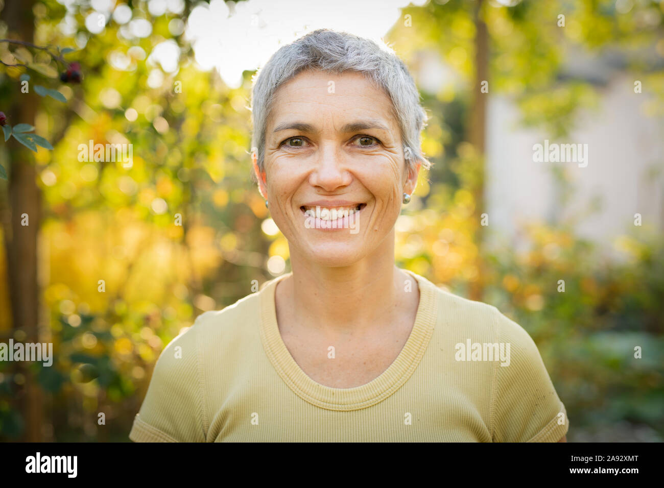 Grey haired women hi-res stock photography and images - Alamy