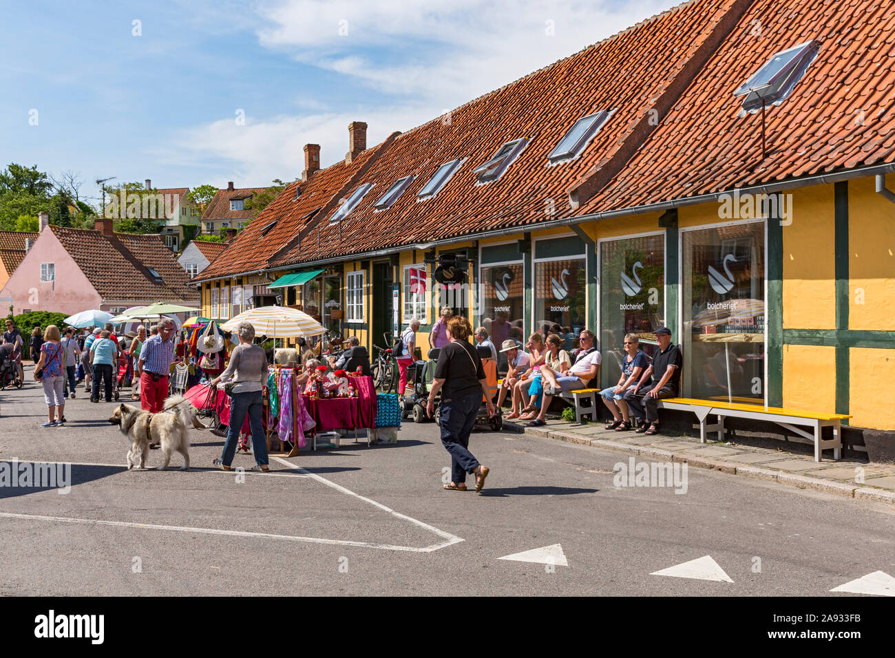 Bornholm; Svaneke, Touristen, Souvenirladen, Marktplatz Stock Photo