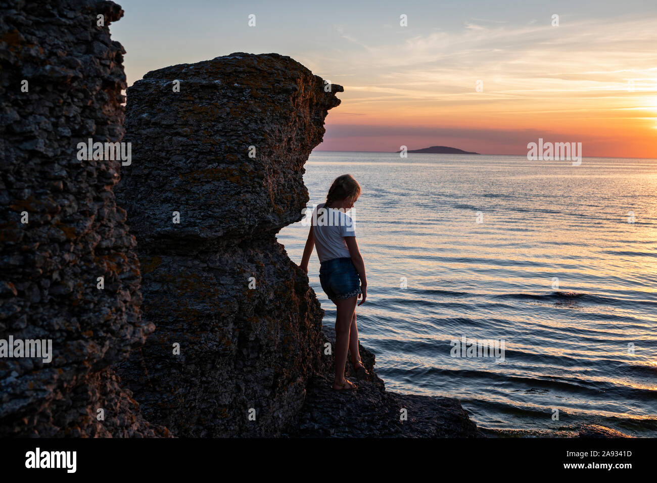 Girl at sea hi-res stock photography and images - Alamy