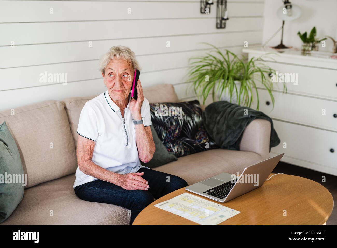 Old woman 65 75 years sitting hi-res stock photography and images - Alamy