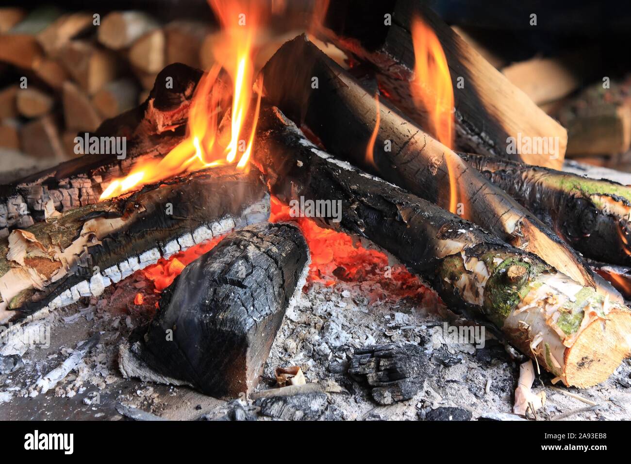 Close up fireplace wood burning hi-res stock photography and images - Alamy