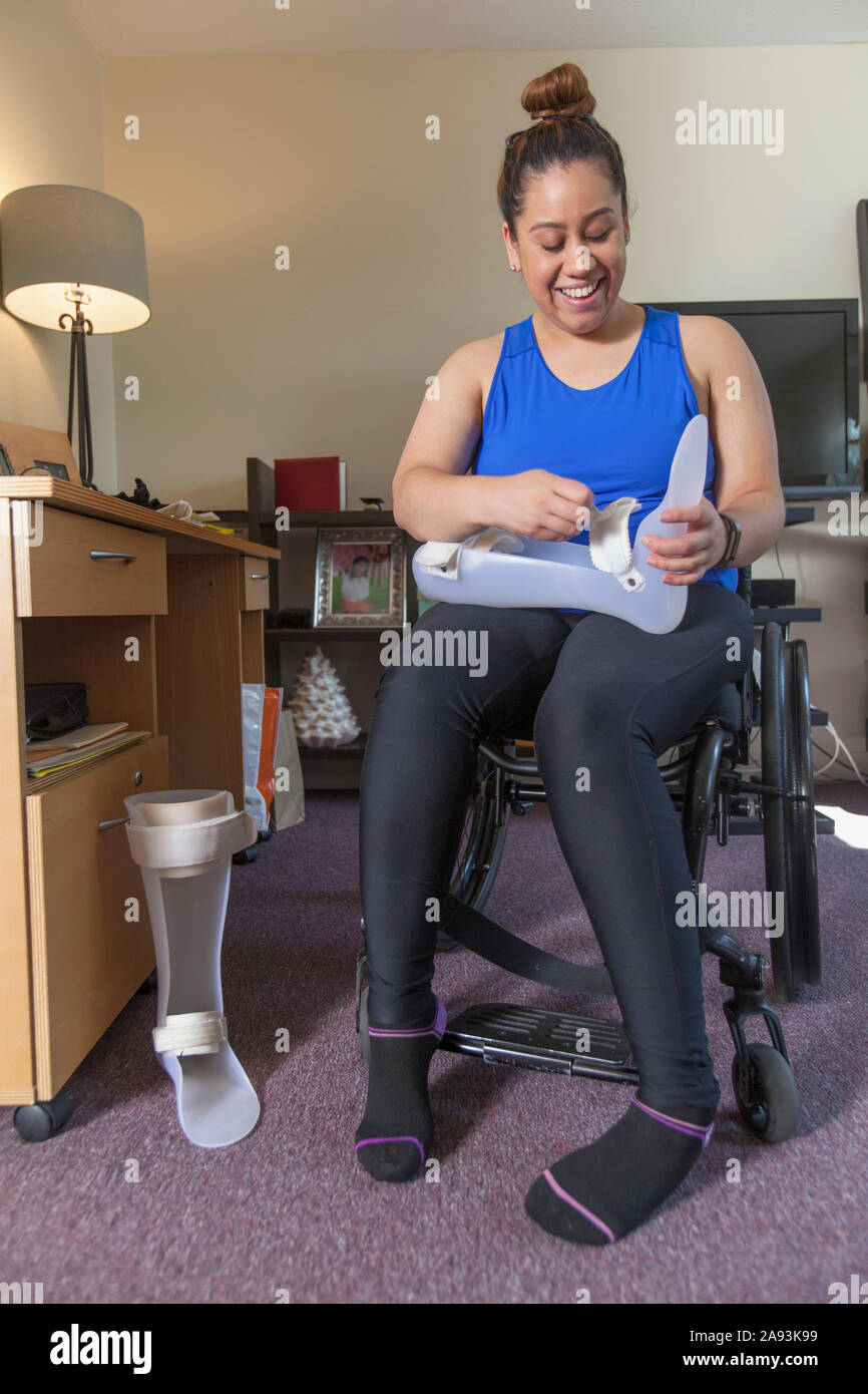 Woman with spinal cord injury working with her leg braces Stock Photo -  Alamy