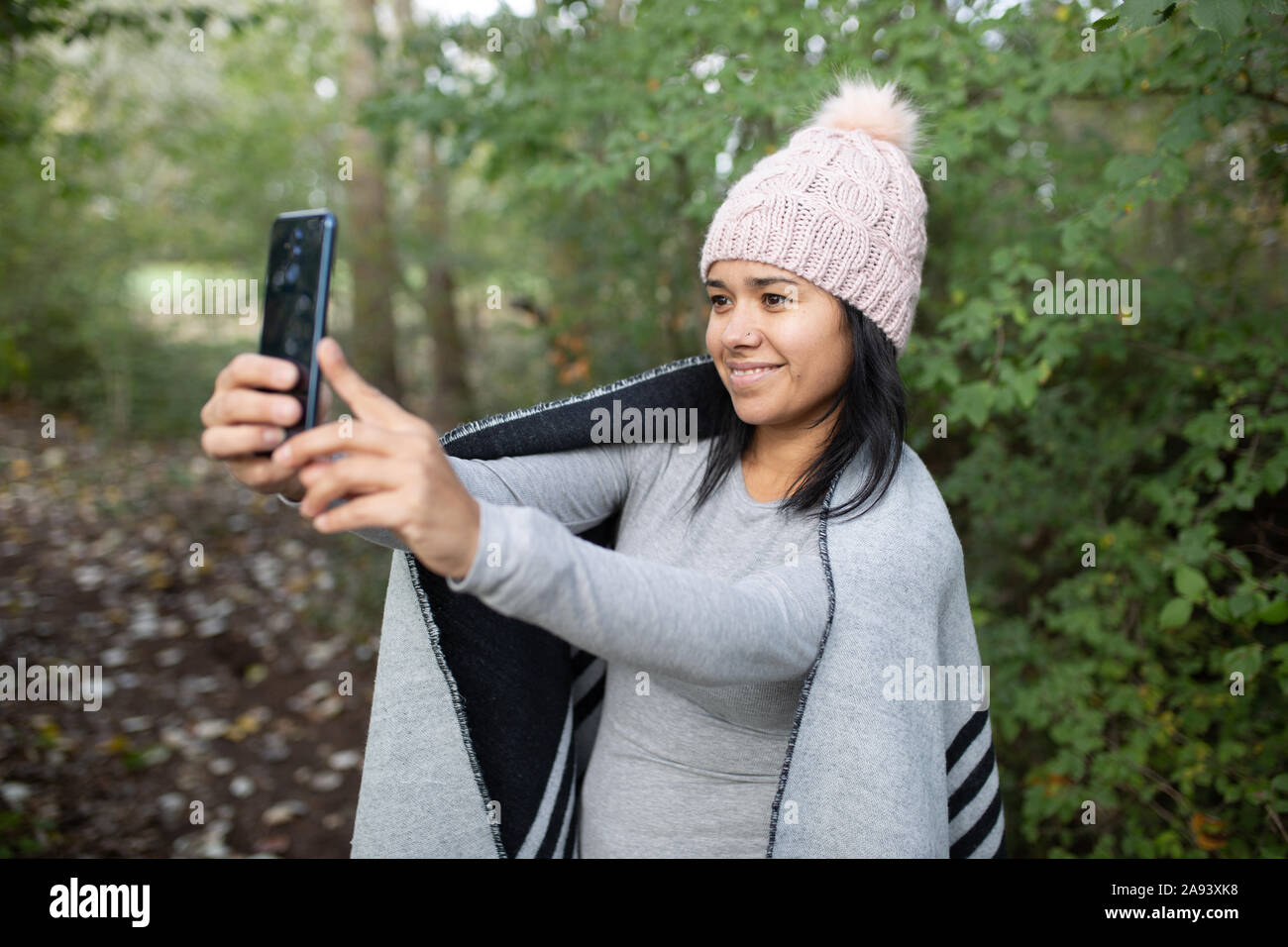 happy young woman taking selfie Stock Photo - Alamy