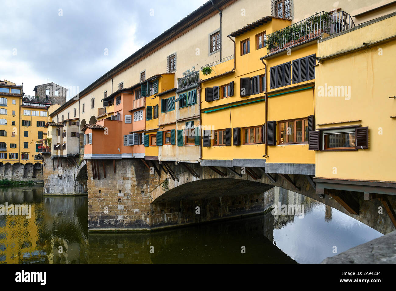 View of Ponte Vecchio medieval bridge in the historic centre of Florence, Unesco World Heritage Site, on Arno River, Tuscany, Italy Stock Photo