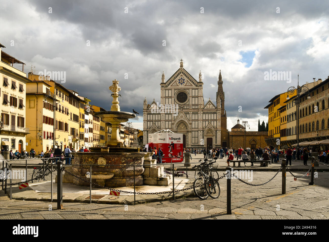 Scenic view of Piazza Santa Croce square with the fountain and the famous Basilica di Santa Croce (Holy Cross Basilica), Florence, Tuscany, Italy Stock Photo