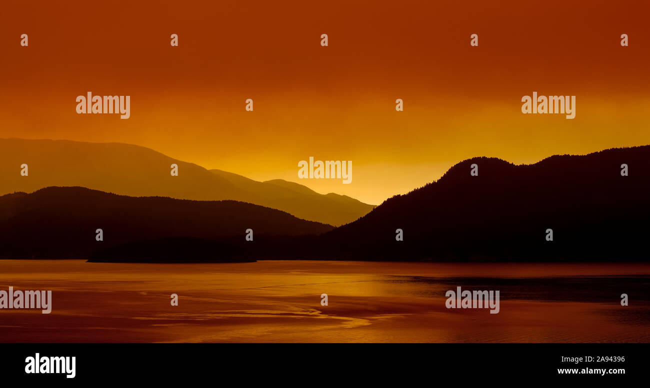 Fire red dawn sky forest hi-res stock photography and images - Alamy
