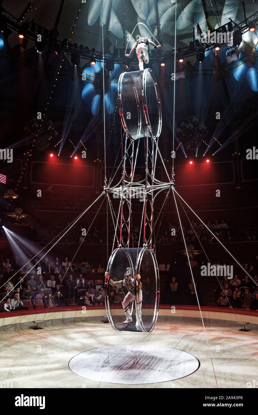 Paris, France. 9th Nov, 2019. Duo Shock, Sonny and Petrica on the wheel of death perform during the show 'Défi' of Cirque Bouglione. Stock Photo