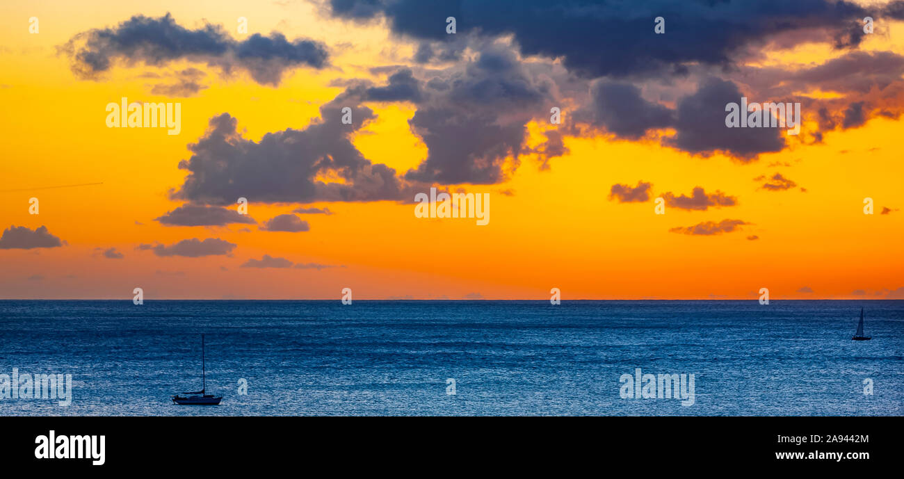 Gold coast waikiki oahu hawaii hi-res stock photography and images - Alamy