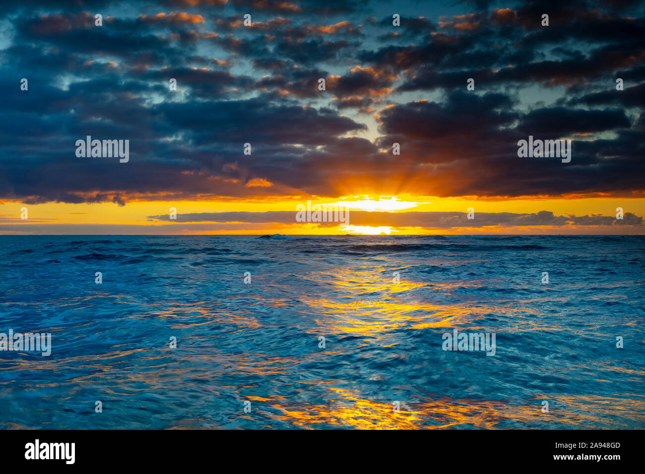 Golden sunrise over ocean hi-res stock photography and images - Alamy