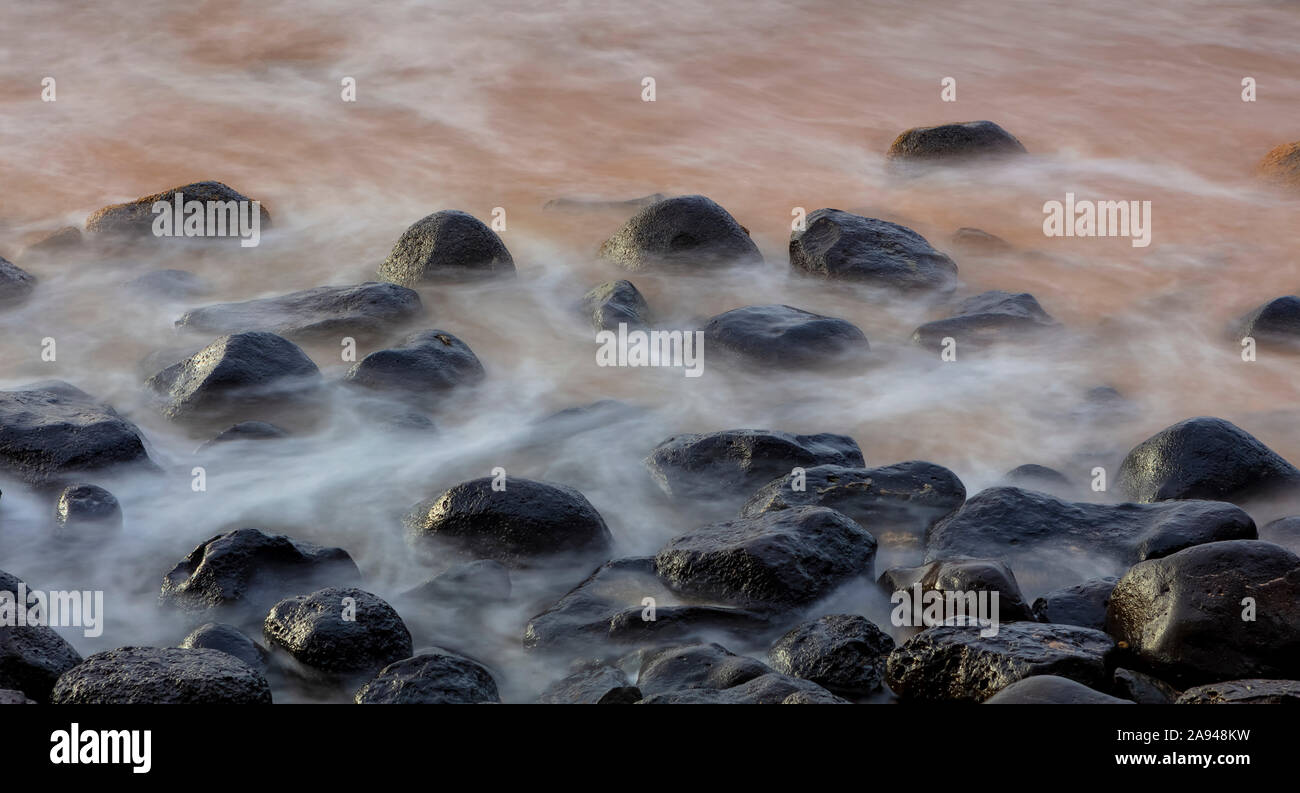 Wet rocks sunrise hi-res stock photography and images - Alamy