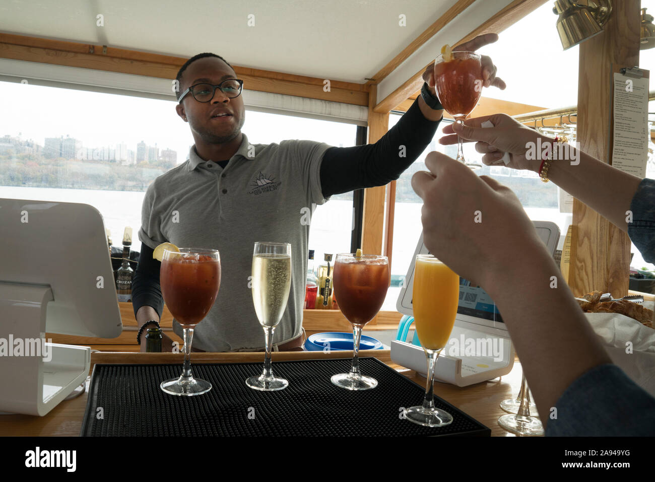 Classic Harbor Line’s fall foliage brunch cruise on the Hudson River