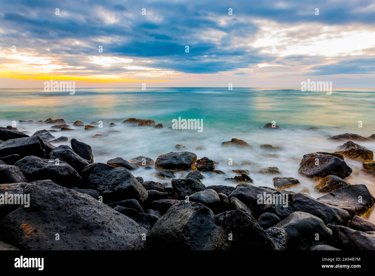 Hawaii ocean sunrise hi-res stock photography and images - Alamy