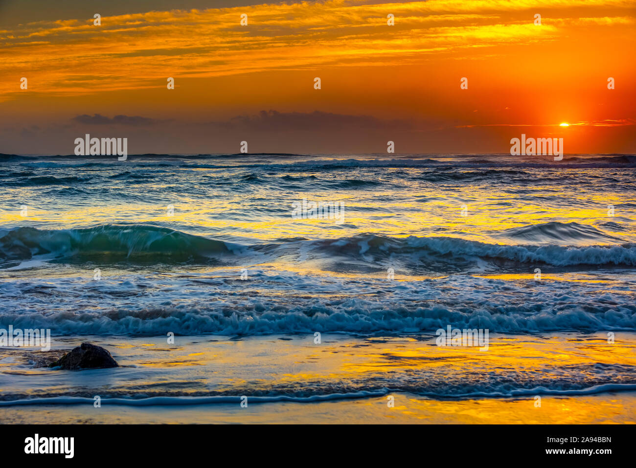 Golden sunrise over ocean hi-res stock photography and images - Alamy