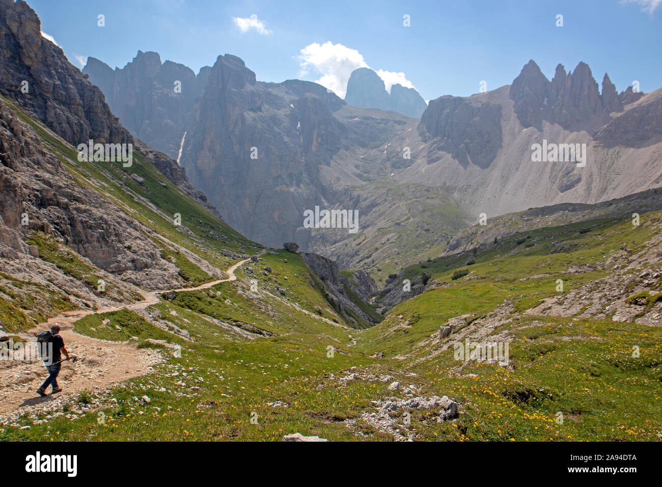 Hiker on the trail to Rifugio Locatelli and the Tre Cime di Lavaredo Stock Photo