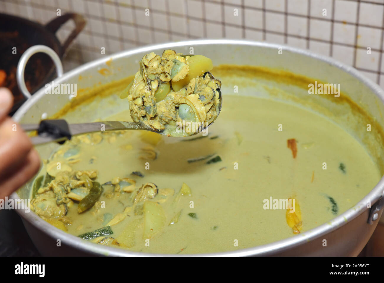 Steamed Spicy clams coconut milk curry Stock Photo Alamy