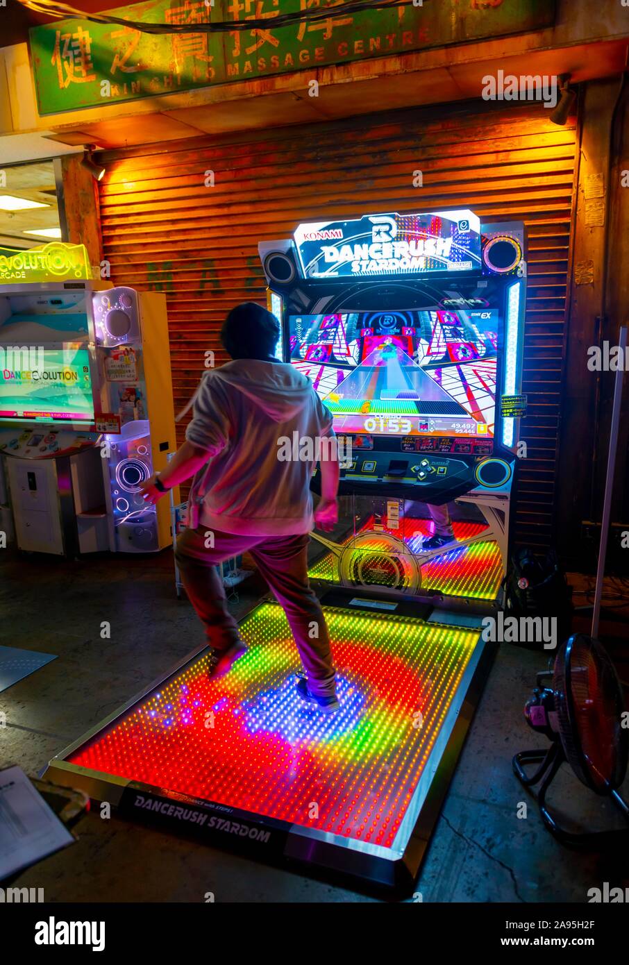 Dance game arcade youth hires stock photography and images Alamy