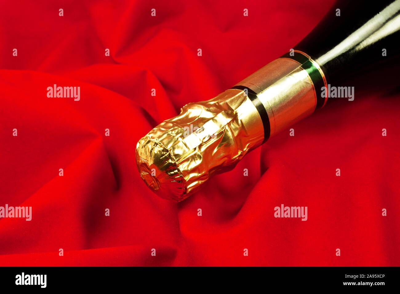 Champagne and red background Stock Photo - Alamy