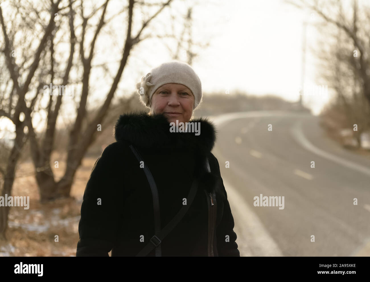 Mature woman, fur coat hi-res stock photography and images - Alamy