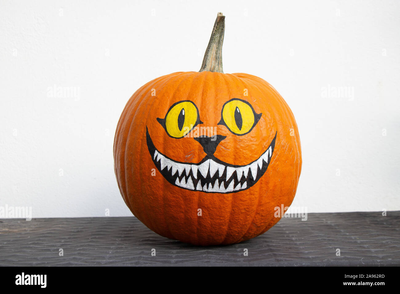 Painted pumpkin - grinning cat Stock Photo - Alamy