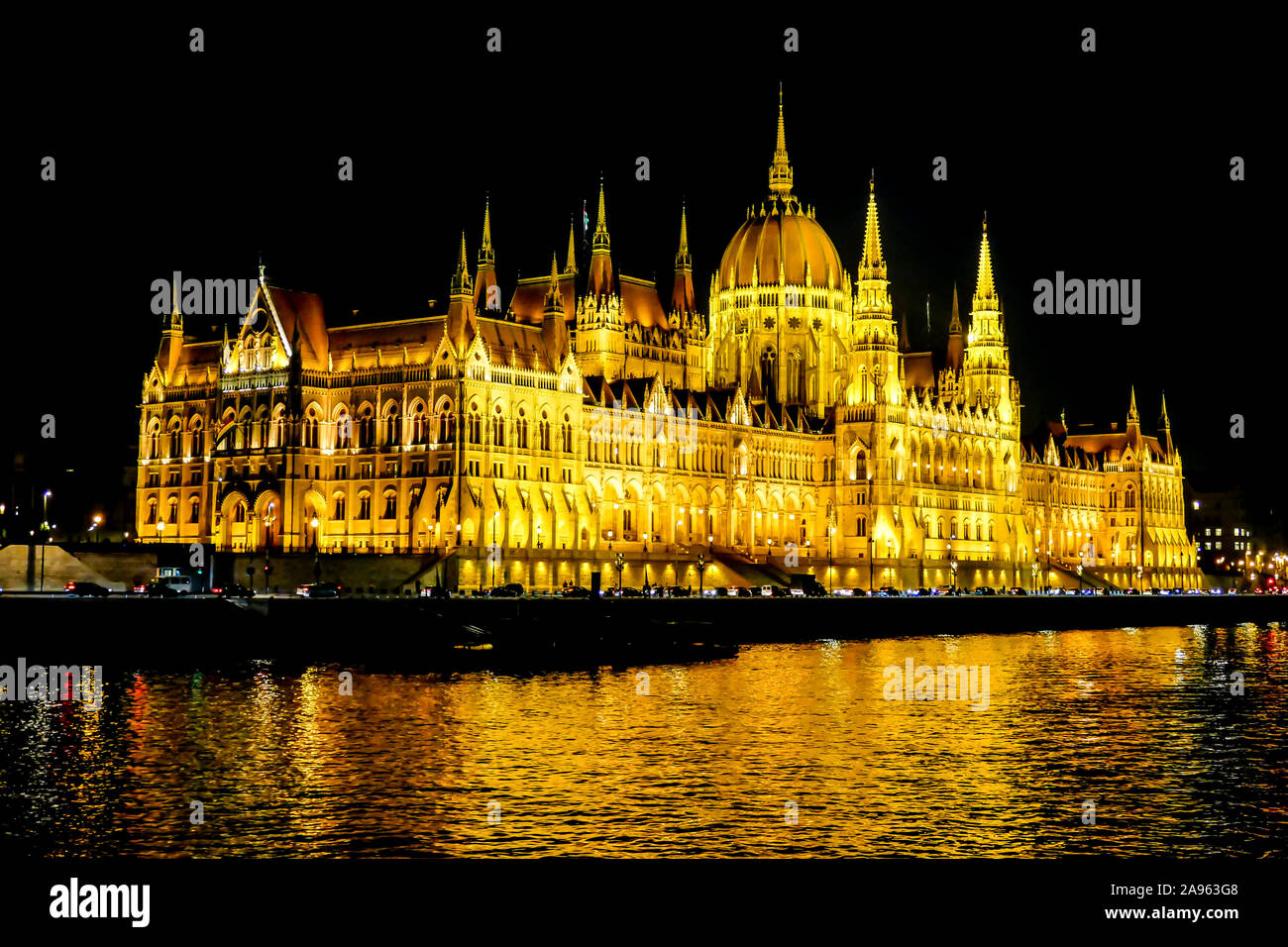 The Hungarian Parliament building at night in Budapest, the capital of Hungary Stock Photo