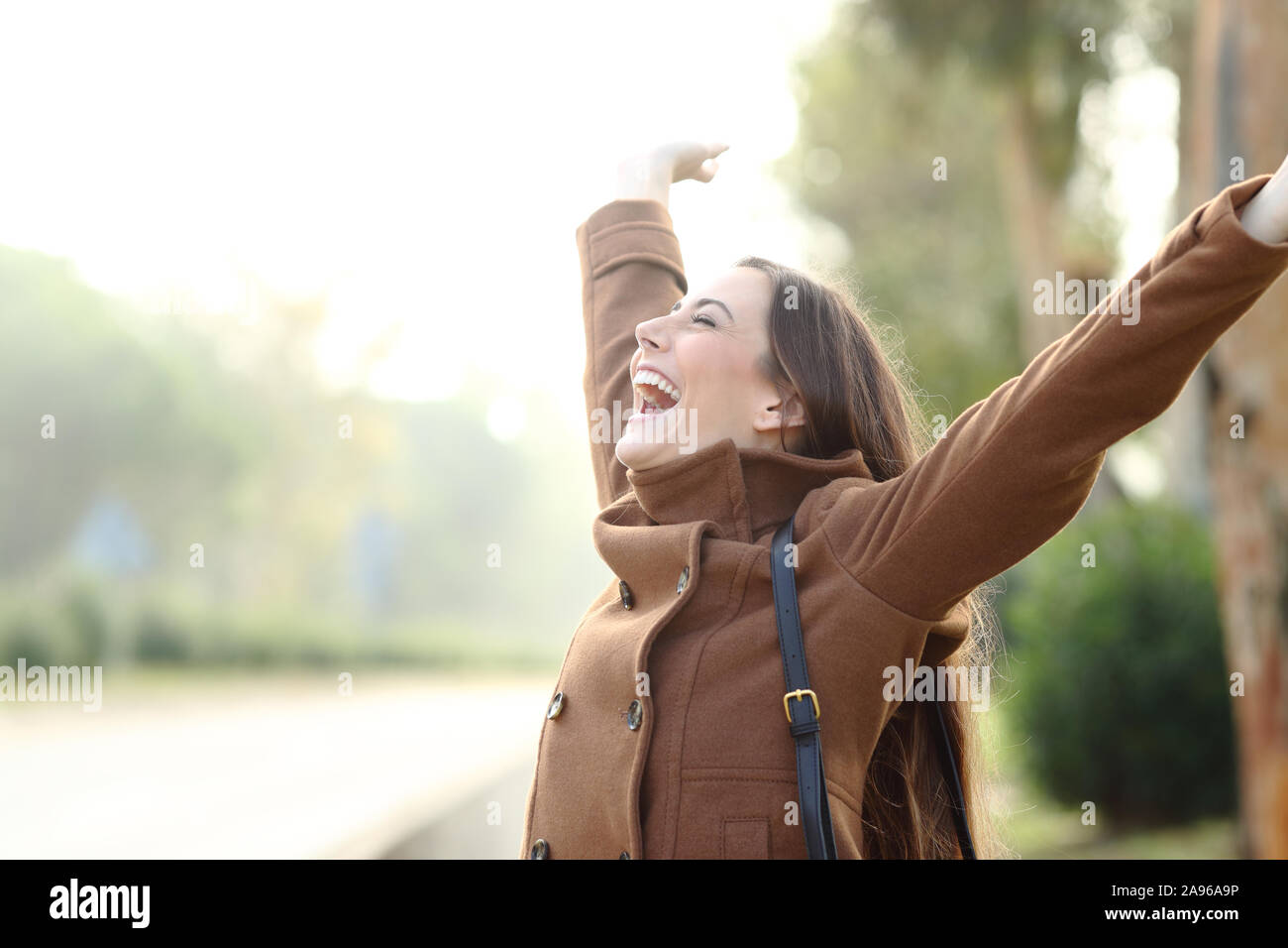 People wearing life jacket hi-res stock photography and images - Alamy