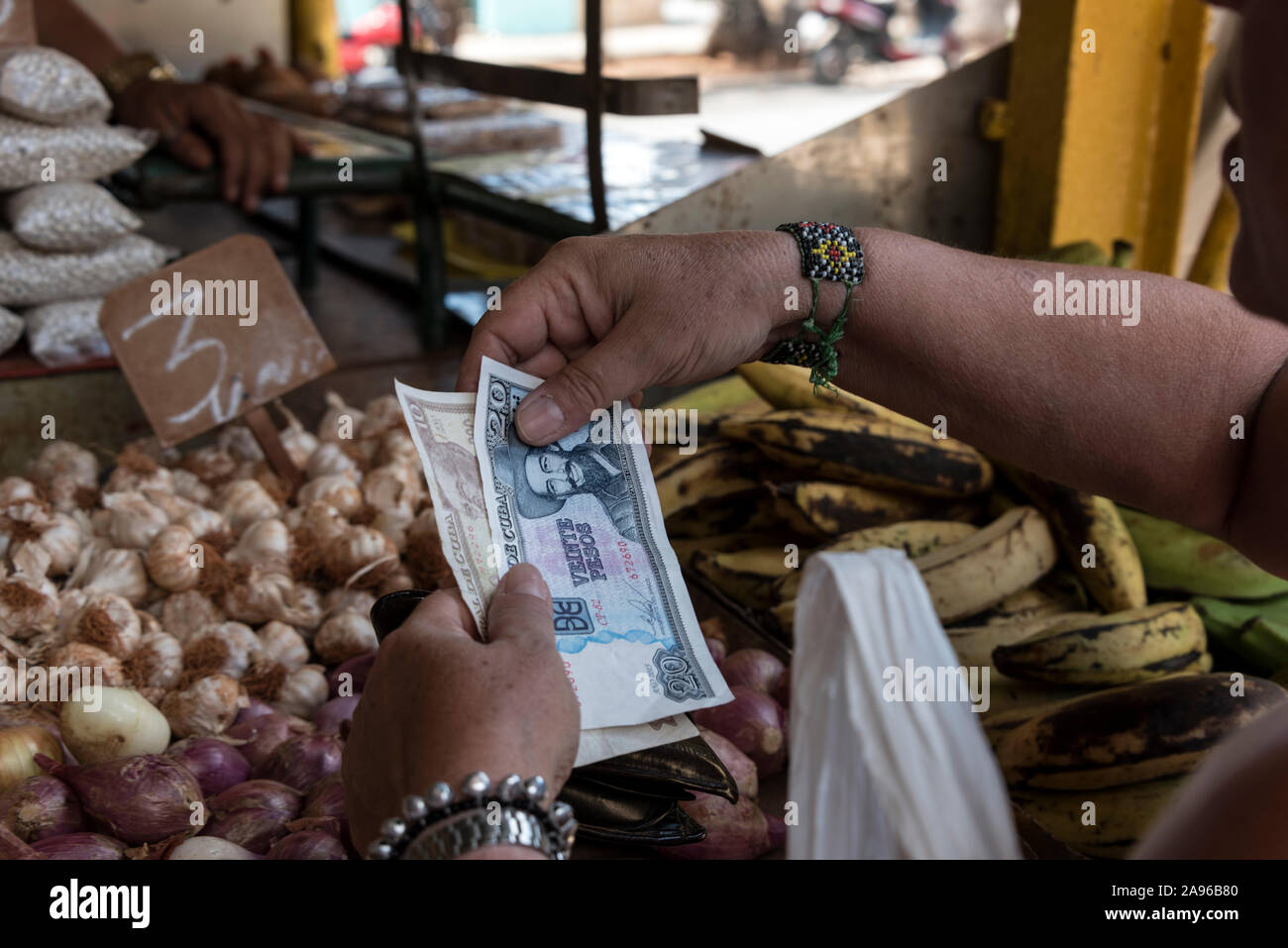 Cuban pesos convertible pesos hires stock photography and images Alamy