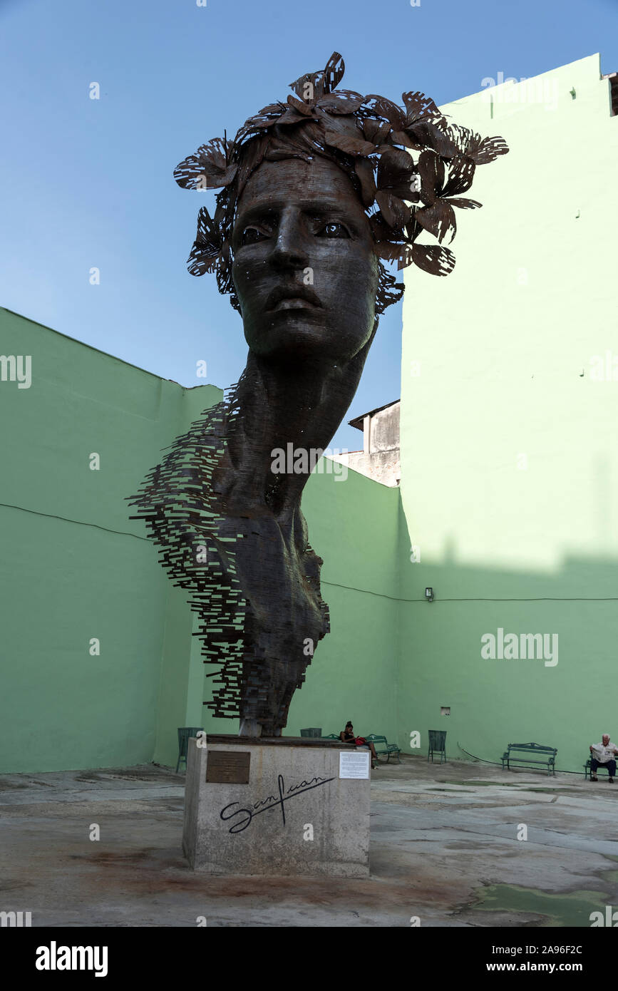 A giant sculpture of an unknown woman on a street corner facing El Malecon, the main coastal highway in Havana, Cuba.   t was created by Cuban artist, Raf Stock Photo