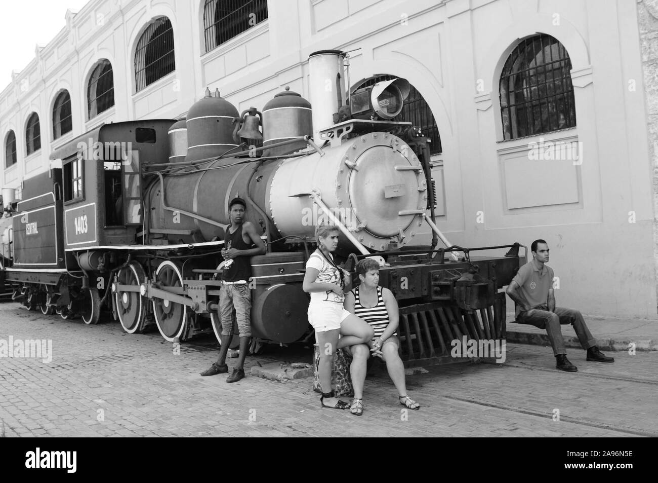 Will Cuba ever find a way to the capitalistic world? A old steam locomotive in front of the harbour building in Havanna Stock Photo