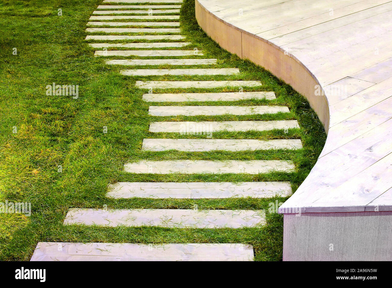 Curved garden path with green grass surface Stock Photo - Alamy