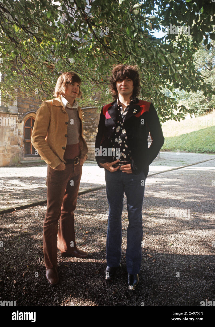 Portraits of the two Everly Brothers mid 70s American country - influenced rock and roll duo. Steel guitar playing. accoustic  with close harmony singing. Photographed in England  mid 70s. Phil is on the LHS and  Don on the RHS Stock Photo