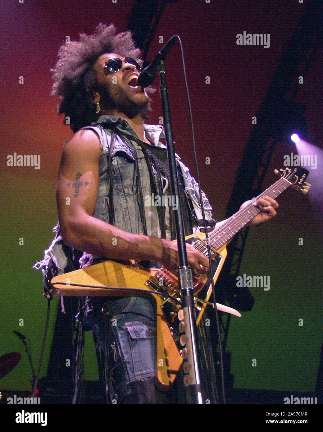 Lenny kravitz 2002 hi-res stock photography and images - Alamy