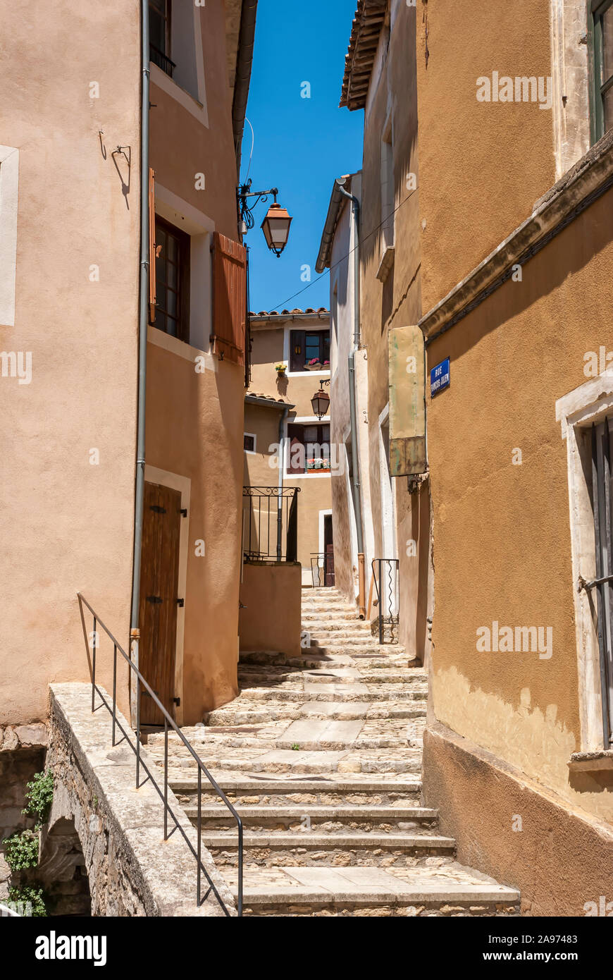 French back alley, Bonnieux, France Stock Photo Alamy
