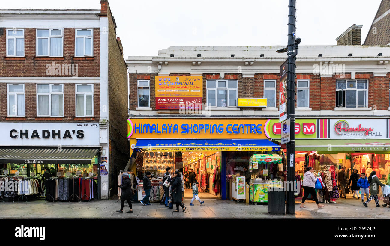 Himalaya Shopping Centre, Southall High Street, Asian Indian and Punjabi shops, exterior, people shopping, London, UK Stock Photo